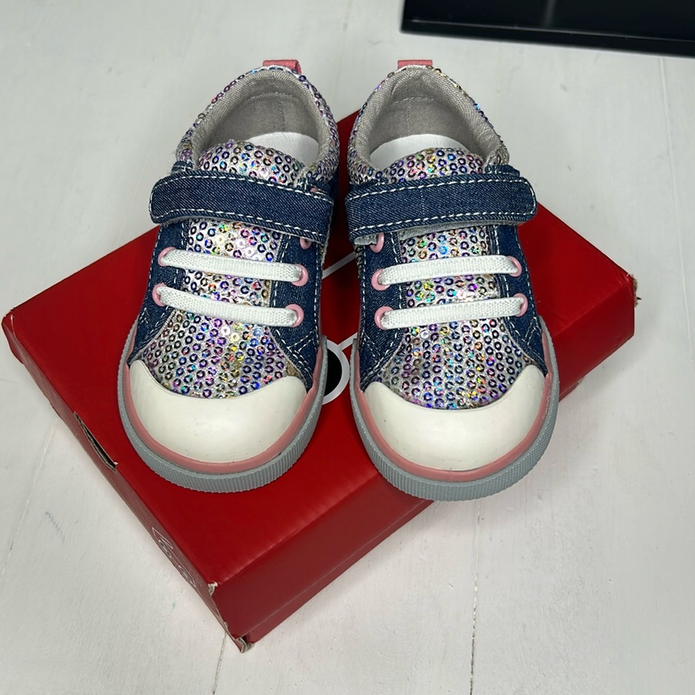 New see Kai run glittery girl sneakers